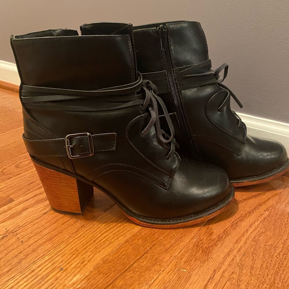 Vintage 93 Women’s Black Boots Size 9.5W